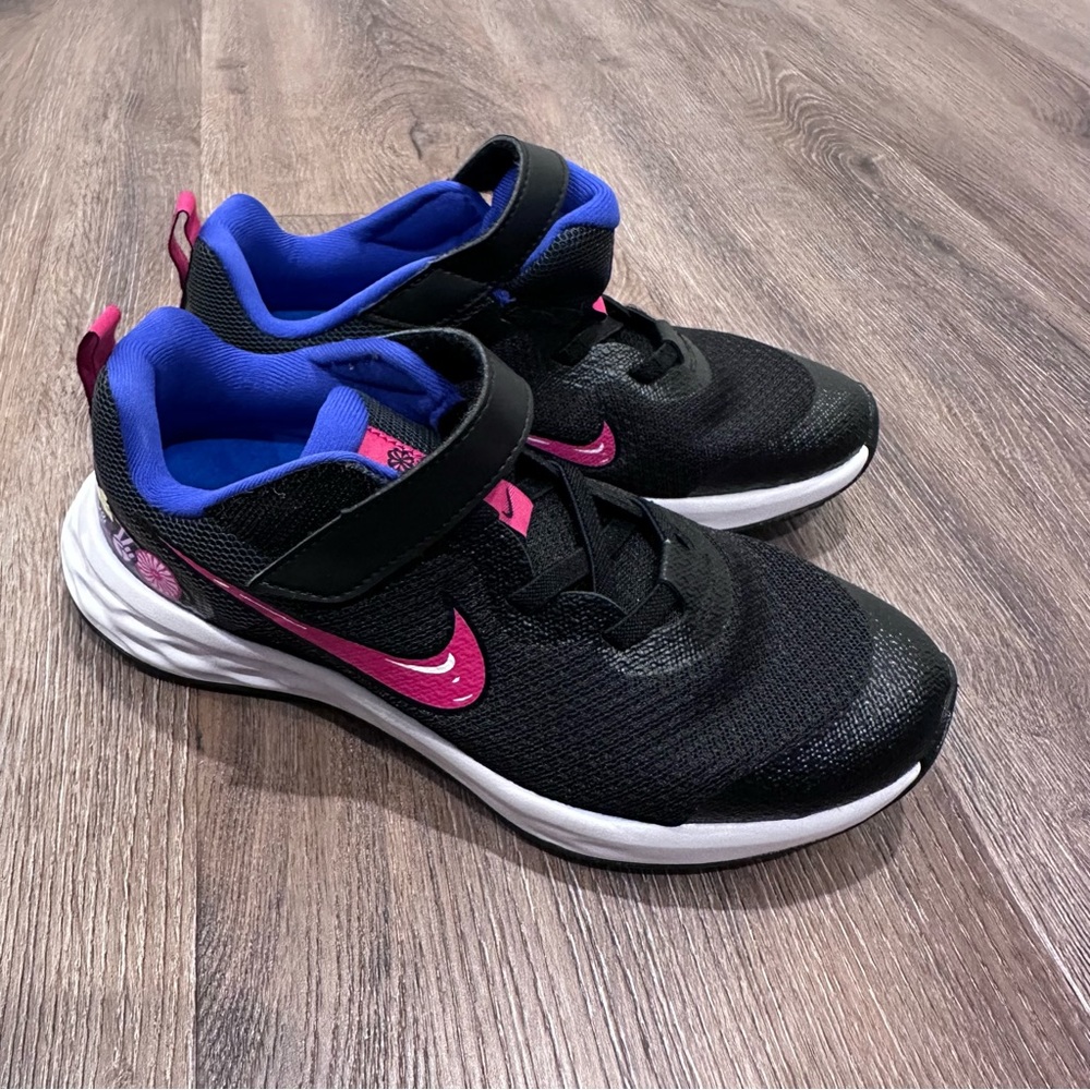 Nike girls running shoes